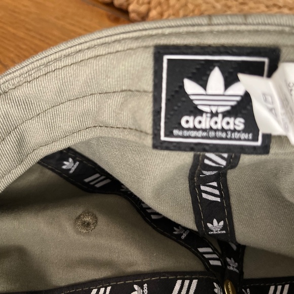 ADIDAS originals relaxed strap-back hat - Picture 3 of 4